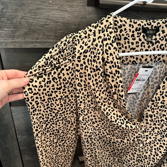Long sleeve cheetah print bodysuit blouse - Picture 5 of 5